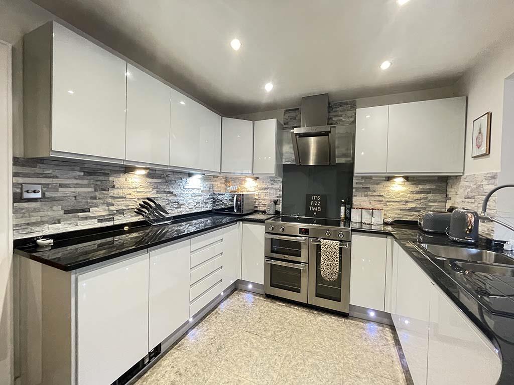 5 bedroom detached house For Sale in Steeton - Open Plan Living Dining Kitchen